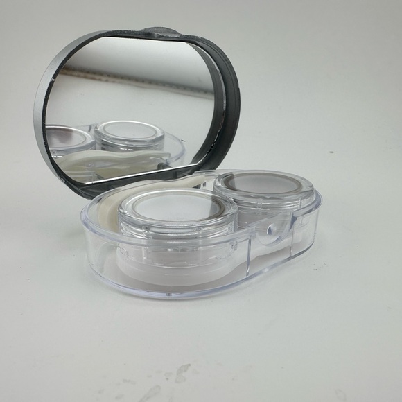 5 Pack Hello Kitty Tin Contact Lense case with tweezers - Picture 2 of 3